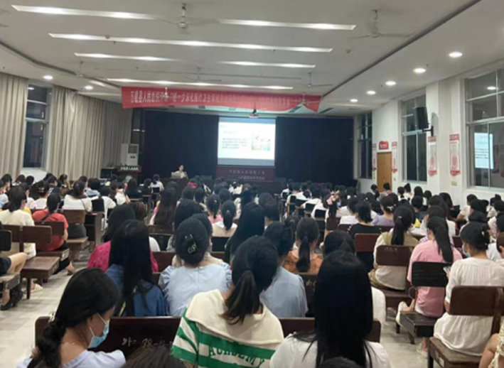 護理部舉辦全院護士禮儀規(guī)范培訓(xùn)