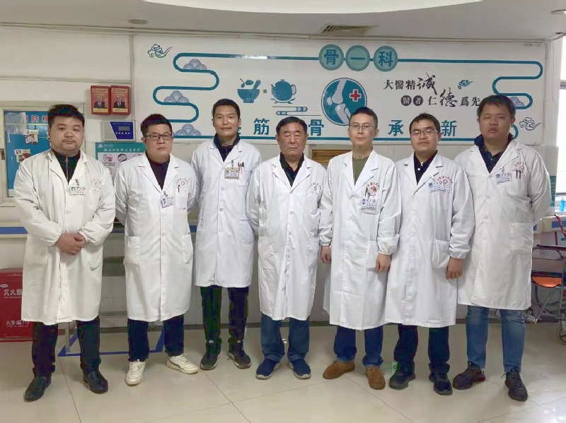 新技術！萬載縣人民醫(yī)院成功為一患者實施直接前方入路人工髖關節(jié)置換術(DAA-THA)
