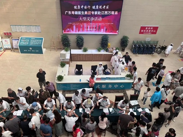 健康中國行，健康進(jìn)老區(qū)——廣東粵贛醫(yī)生集團(tuán)專家在我院開展大型義診活動(dòng)