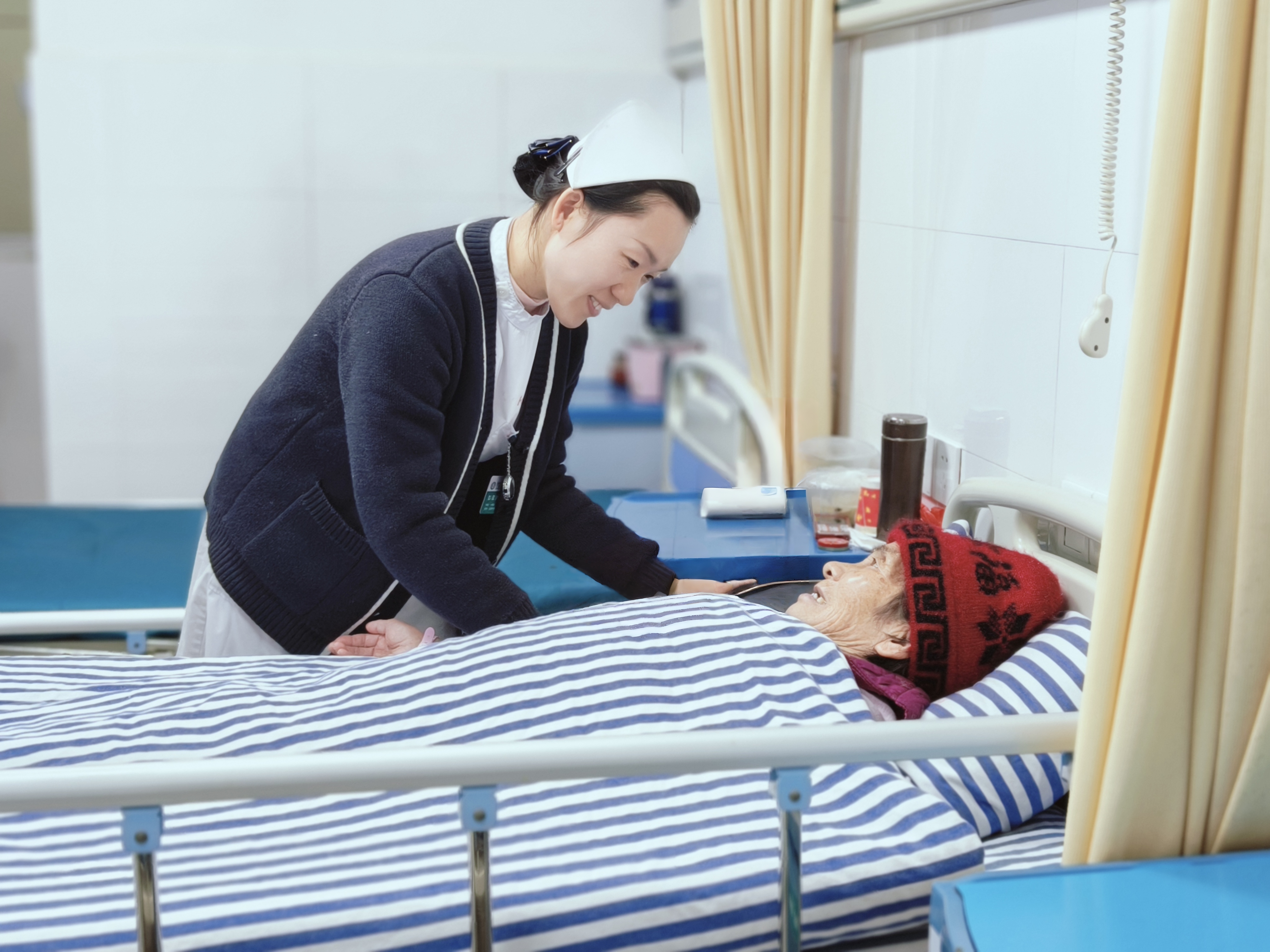光影溫情：病房里的守護旋律.jpg